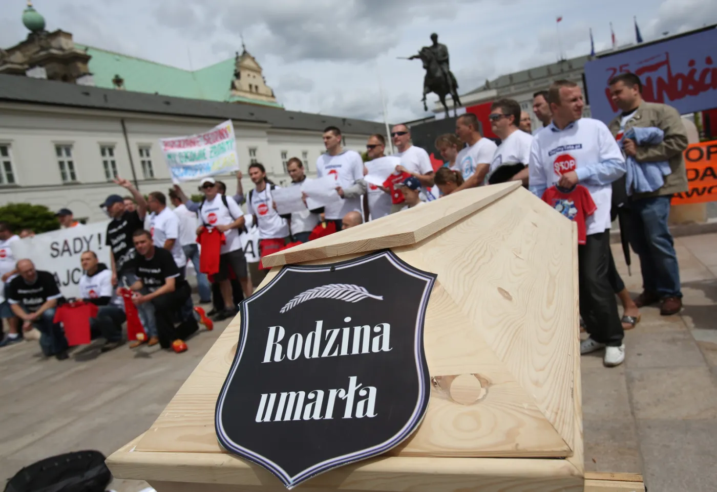 Demonstracja zorganizowana przez ruch Dzielny Tata