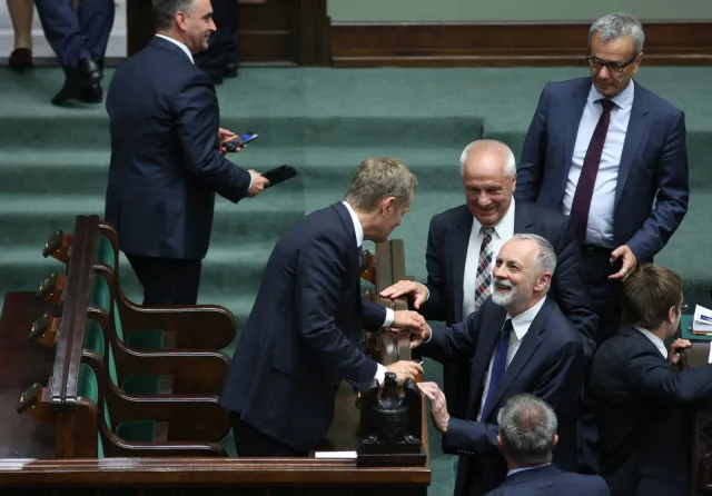 Afera podsłuchowa nie obaliła rządu. Donald Tusk uzyskał wotum zaufania
