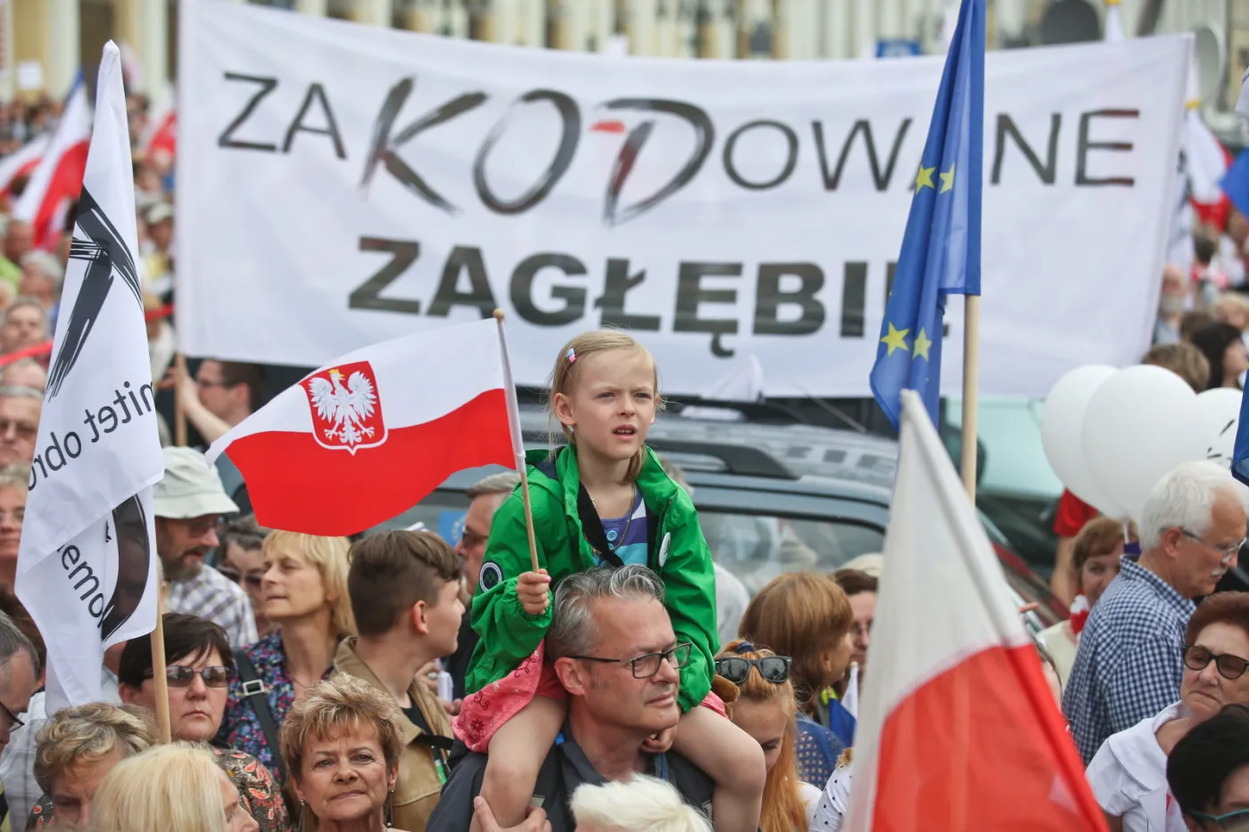 2568246-uczestnicy-marszu-kod-w-warszawie.jpg