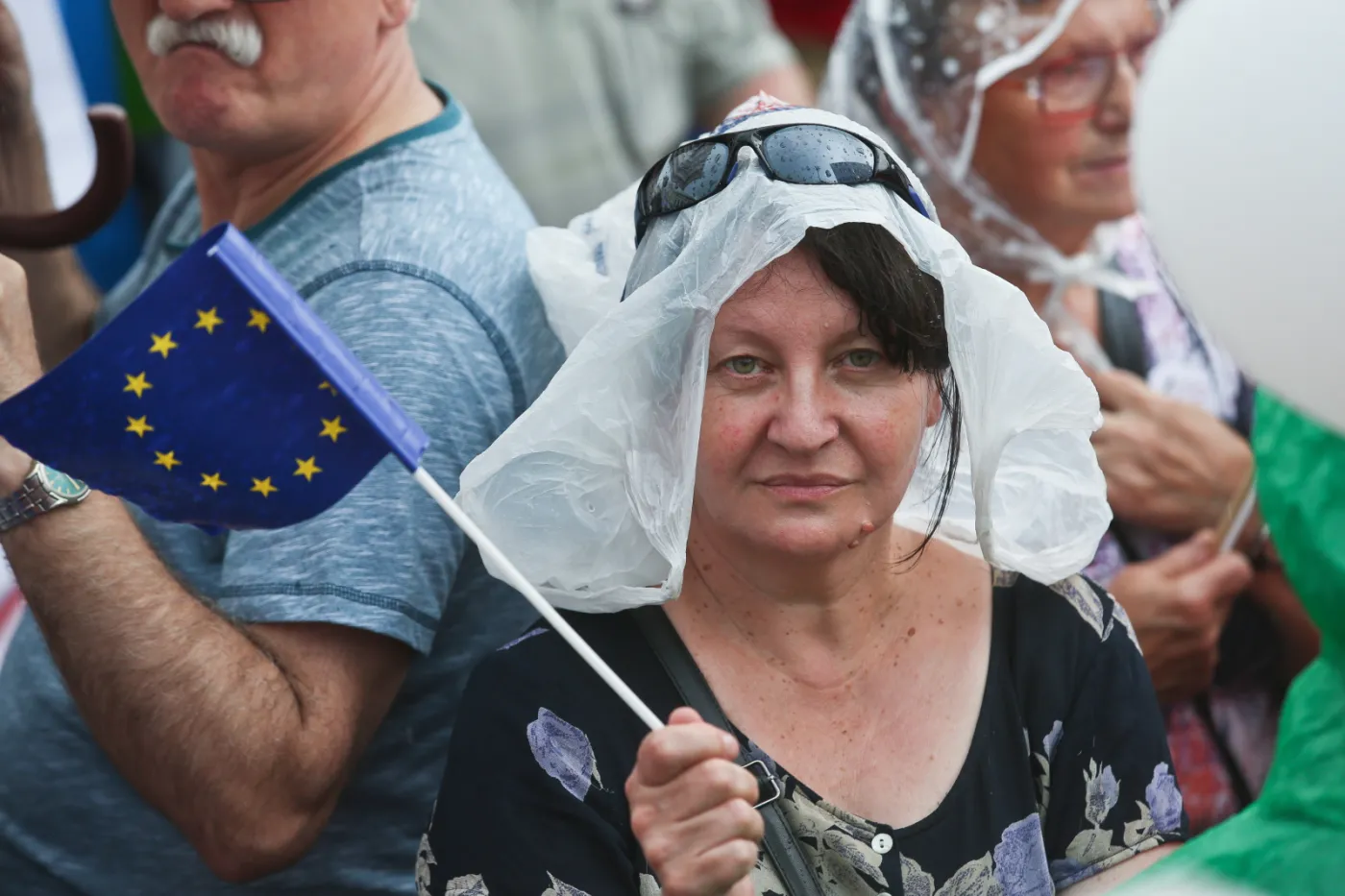 2568262-uczestnicy-marszu-kod-w-warszawie.jpg