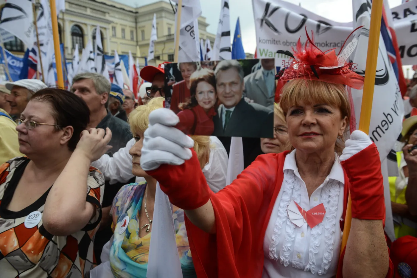 2568310-uczestnicy-marszu-kod-w-warszawie.jpg