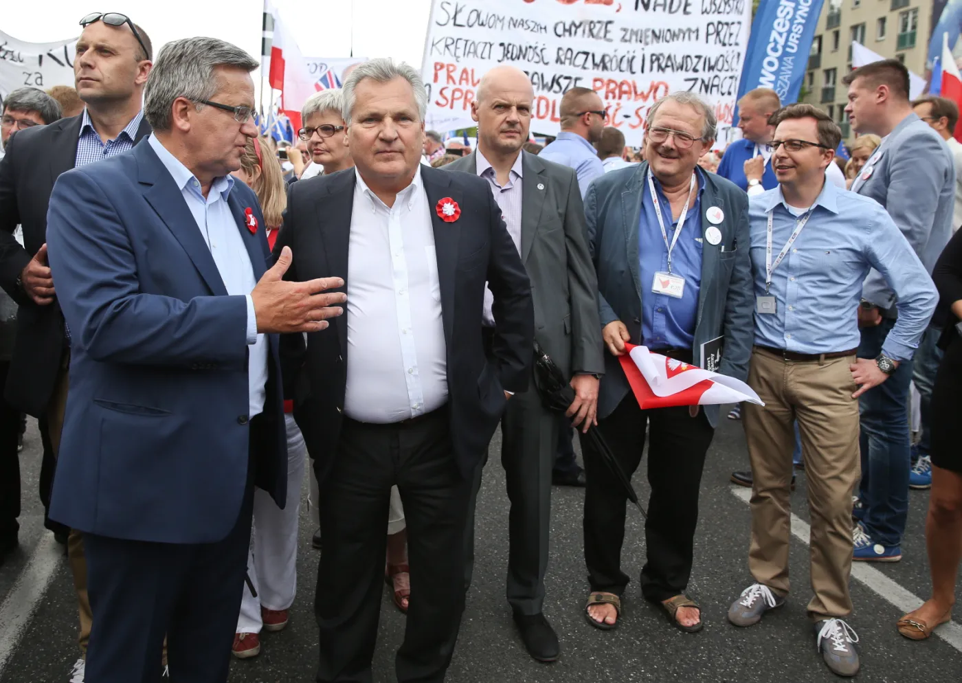 2568342-lider-kod-mateusz-kijowski-oraz.jpg