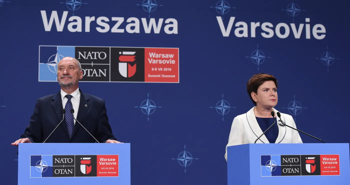 Minister obrony narodowej Antoni Macierewicz i premier Beata Szydło