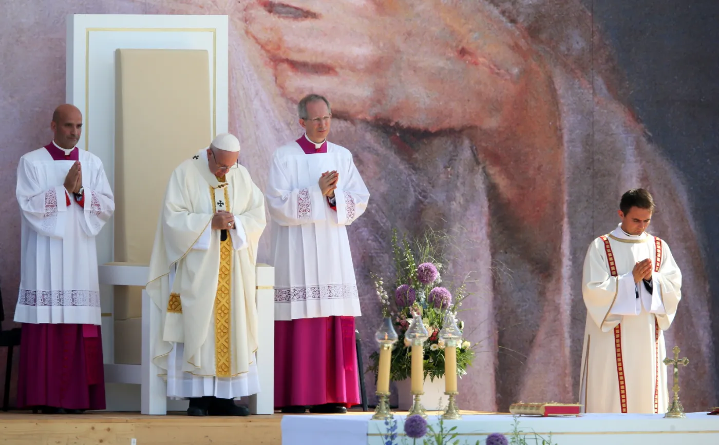 Prezydenci Polski i Panamy rozmawiali z papieżem po mszy posłania