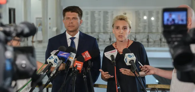 Działacze KOD pobici w Gdańsku. Nowoczesna chce wyjaśnień od MSWiA