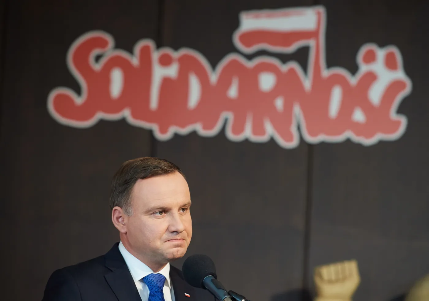 Prezydent Andrzej Duda przemawia w historycznej sali BHP Stoczni Gdańskiej 