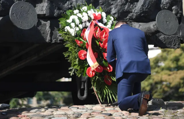 Warszawa: Prezydent upamiętnił ofiary sowieckiej agresji na Polskę