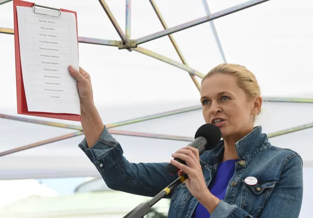 "Chcemy lekarzy, nie policjantów". Przed Sejmem demonstracja przeciw projektowi "Stop aborcji"