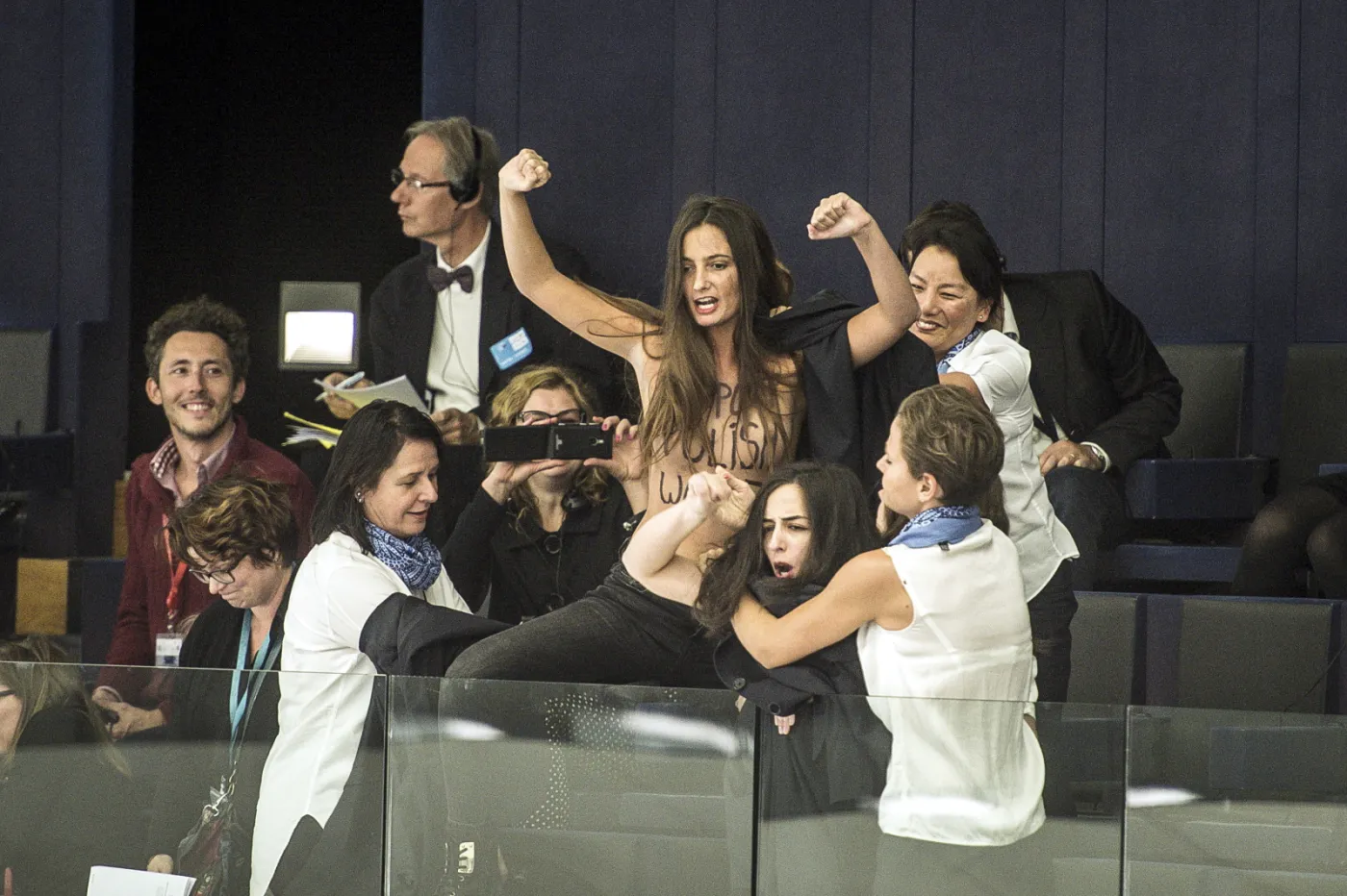 2684494-aktywistki-femen-podczas-debaty.jpg