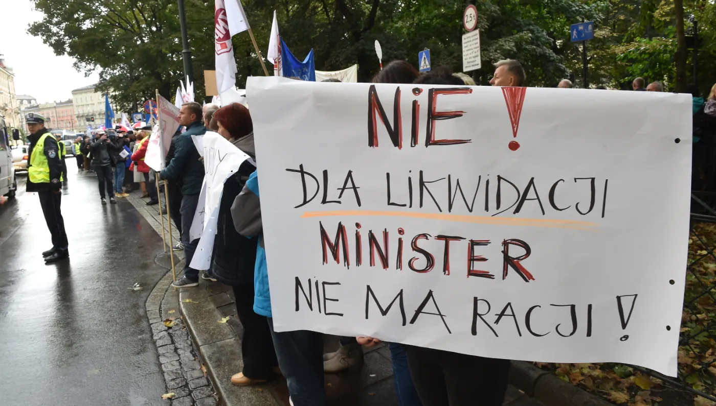 W 17 miastach protestowano przeciw reformie oświaty