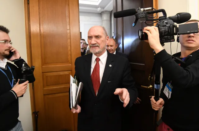 Macierewicz: Ataki na podkomisję smoleńską wynikają ze strachu przed prawdą