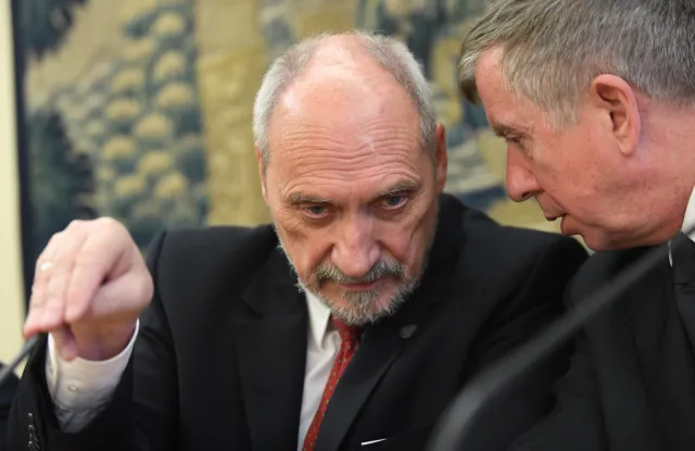 Macierewicz: Rosjanie otworzyli czarną skrzynkę bez wiedzy Polaków