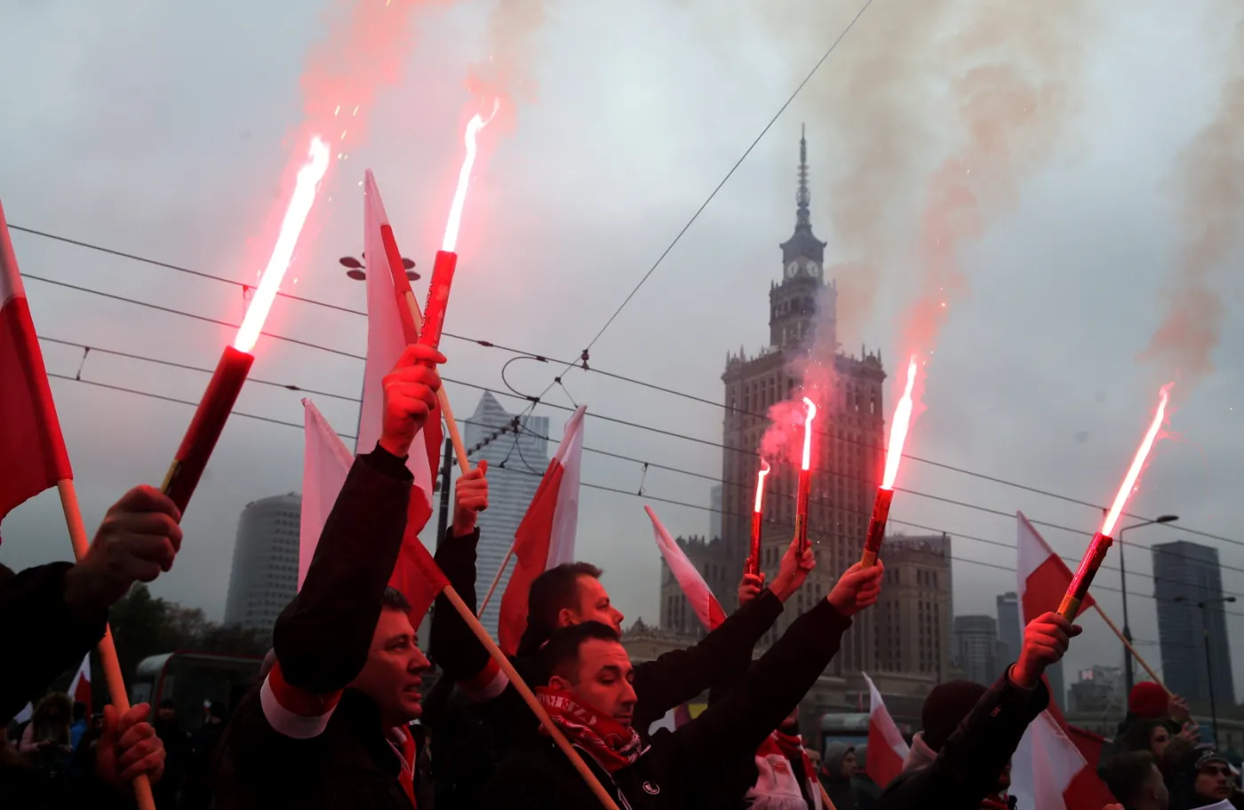 PiS zawłaszcza przestrzeń publiczną. Zgromadzenia cykliczne za zgodą wojewody
