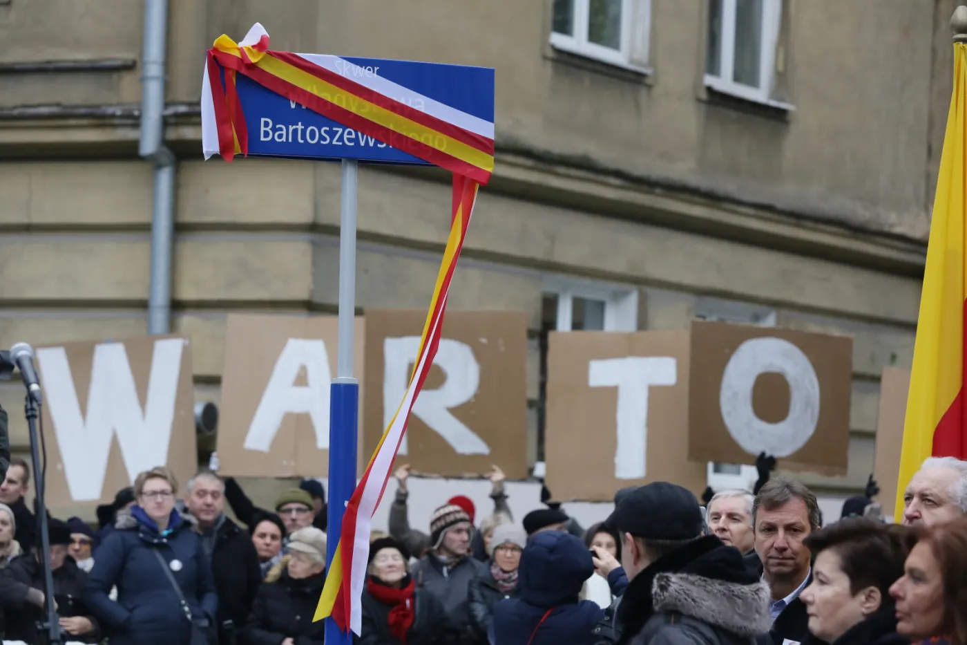 Warszawa: Na Woli odsłonięto skwer im. Władysława Bartoszewskiego