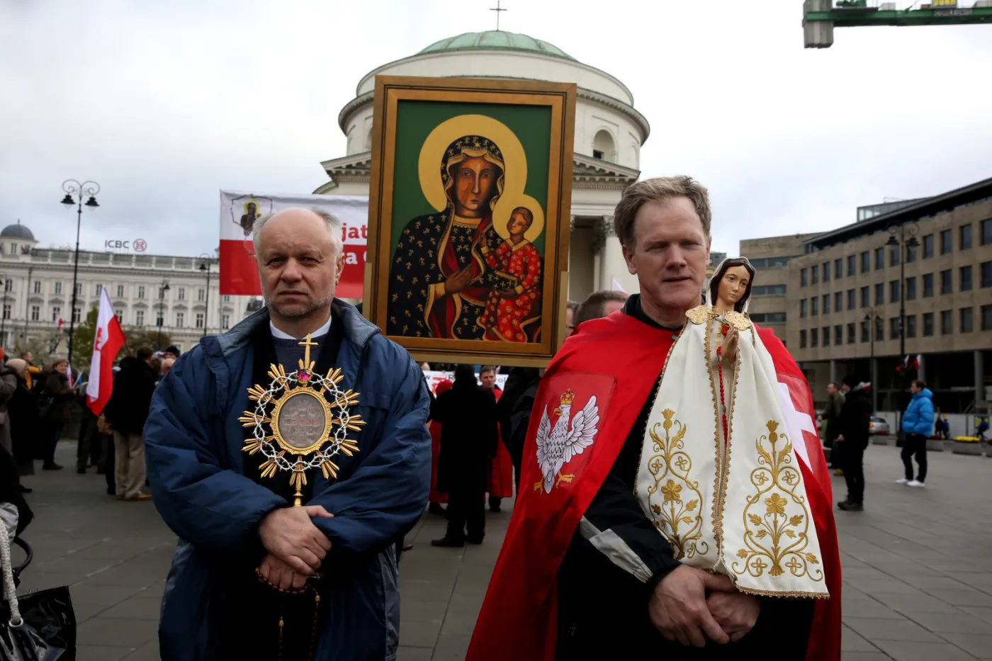 2370392-czlonkowie-krucjaty-rozancowej.jpg