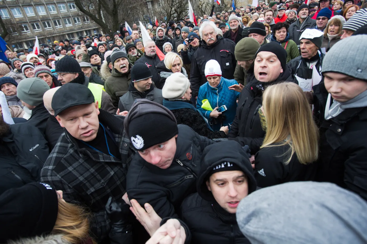 2422712-przeciwnicy-kod-w-lodzi-usilowali.jpg