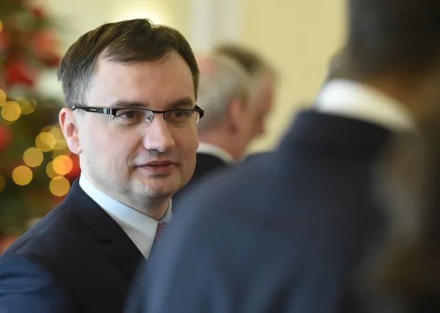 Ziobro odpowiada komisarzowi Oettingerowi: "Nie mam Pańskiego tupetu, żeby pouczać Niemców"