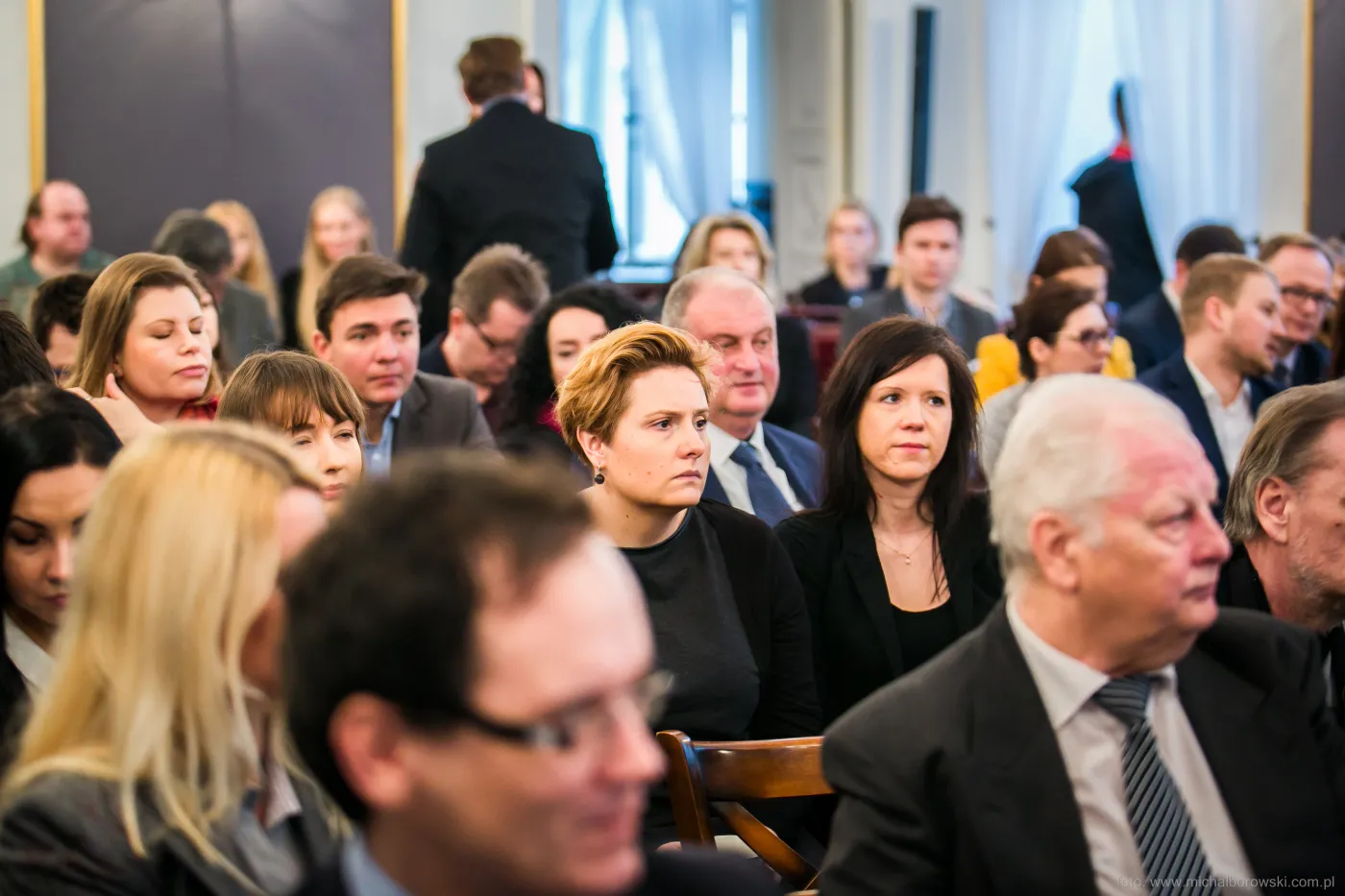 2442941-uczestnicy-konferencji-tajemnica.jpg