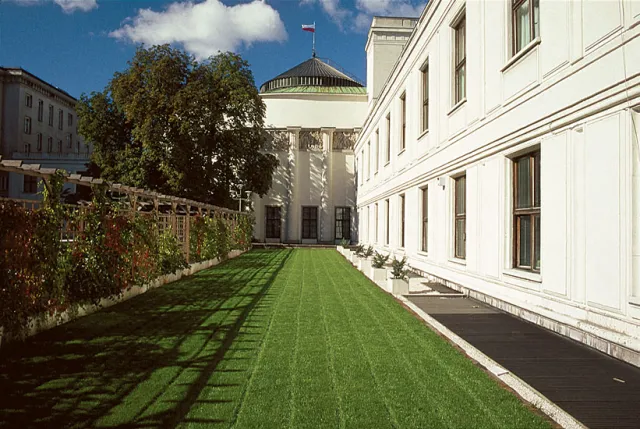 Wyższy mur obroni Sejm. Politycy obawiają się zamachowców