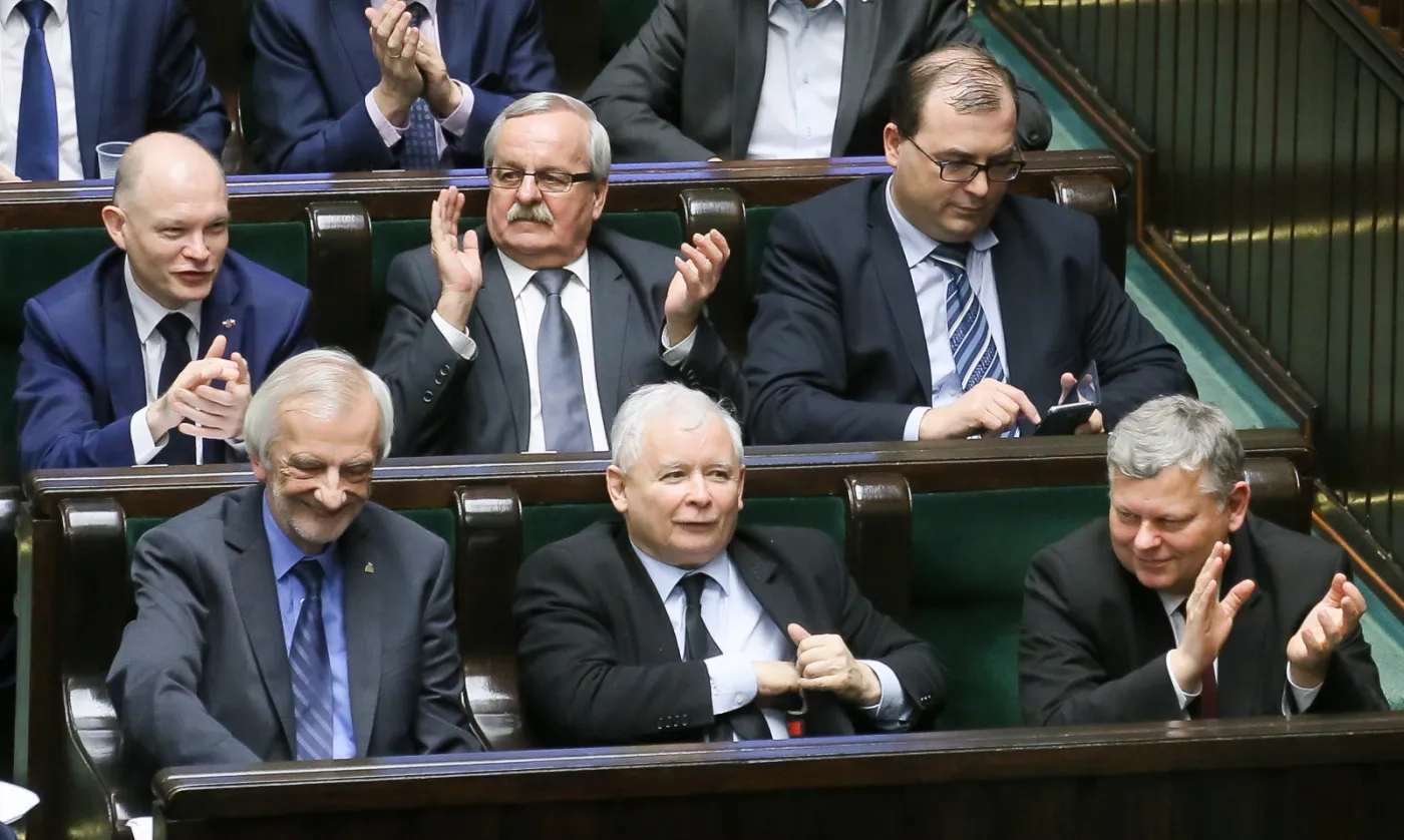 Wszyscy ludzie Kaczyńskiego: Teraz oni rządzą i dzielą. Skąd się wzięli w rządzie PiS?
