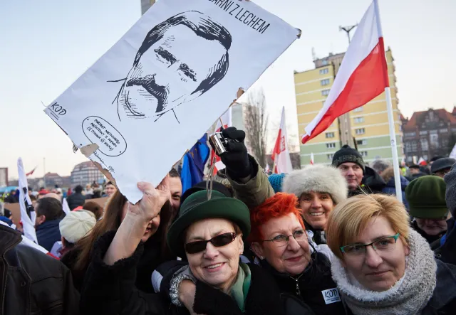 Danuta Wałęsa podczas manifestacji KOD: "Mały człowieczek", "biznesmen z Torunia"