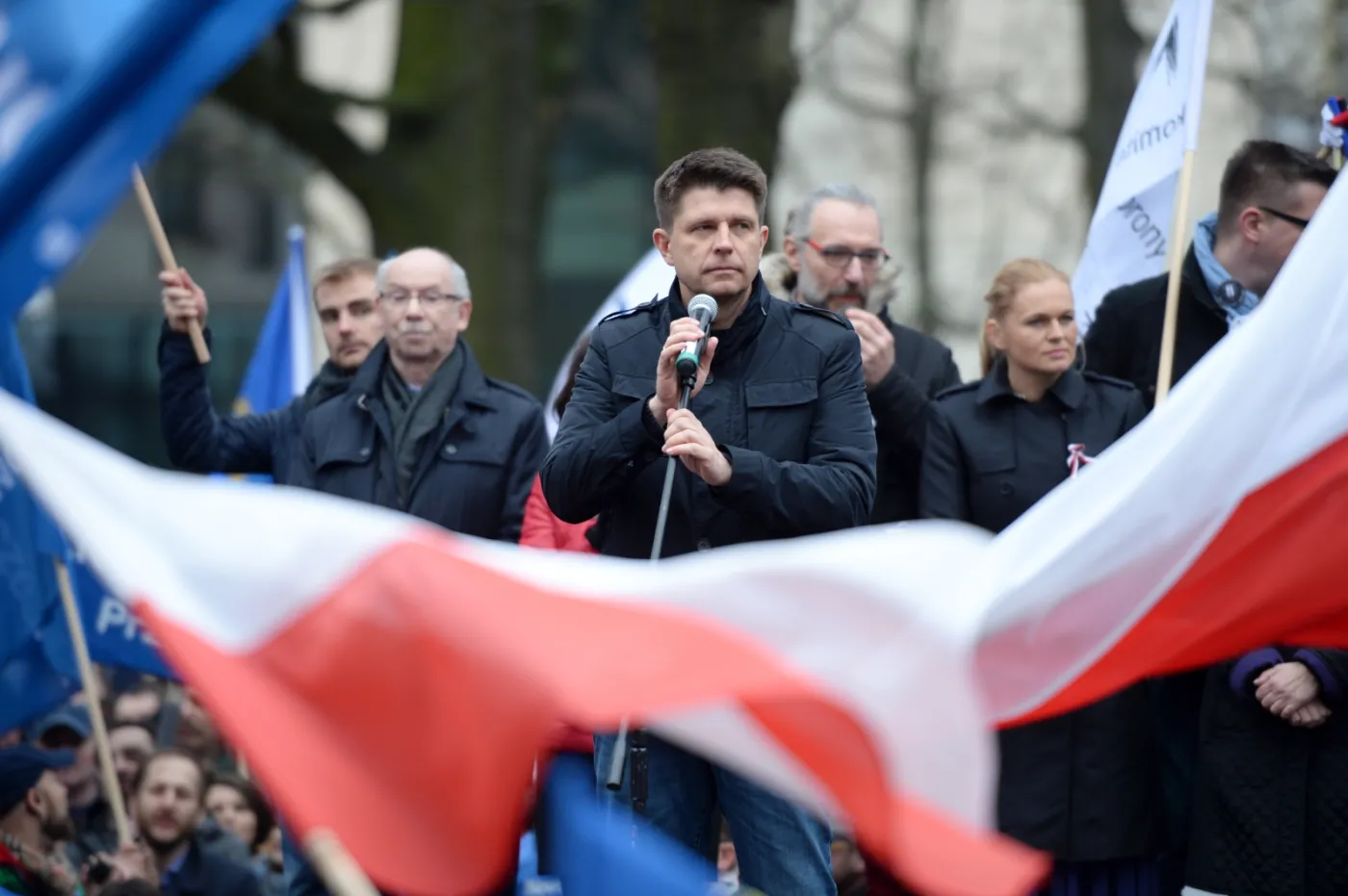 Manifestacja przed siedzibą TK: Nowoczesna, PO i KOD domagają się publikacji orzeczenia