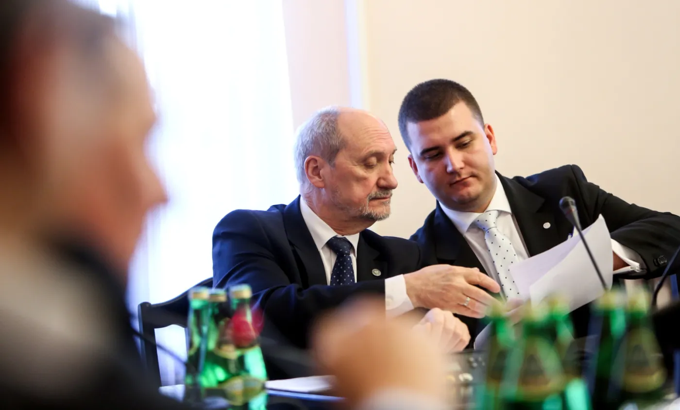 Prokuratorzy wojskowi od Smoleńska przenoszeni do innych jednostek? MON potwierdza