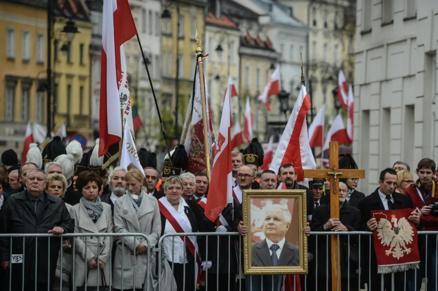 2513348-warszawauczestnicy-apelu-pamieci.jpg