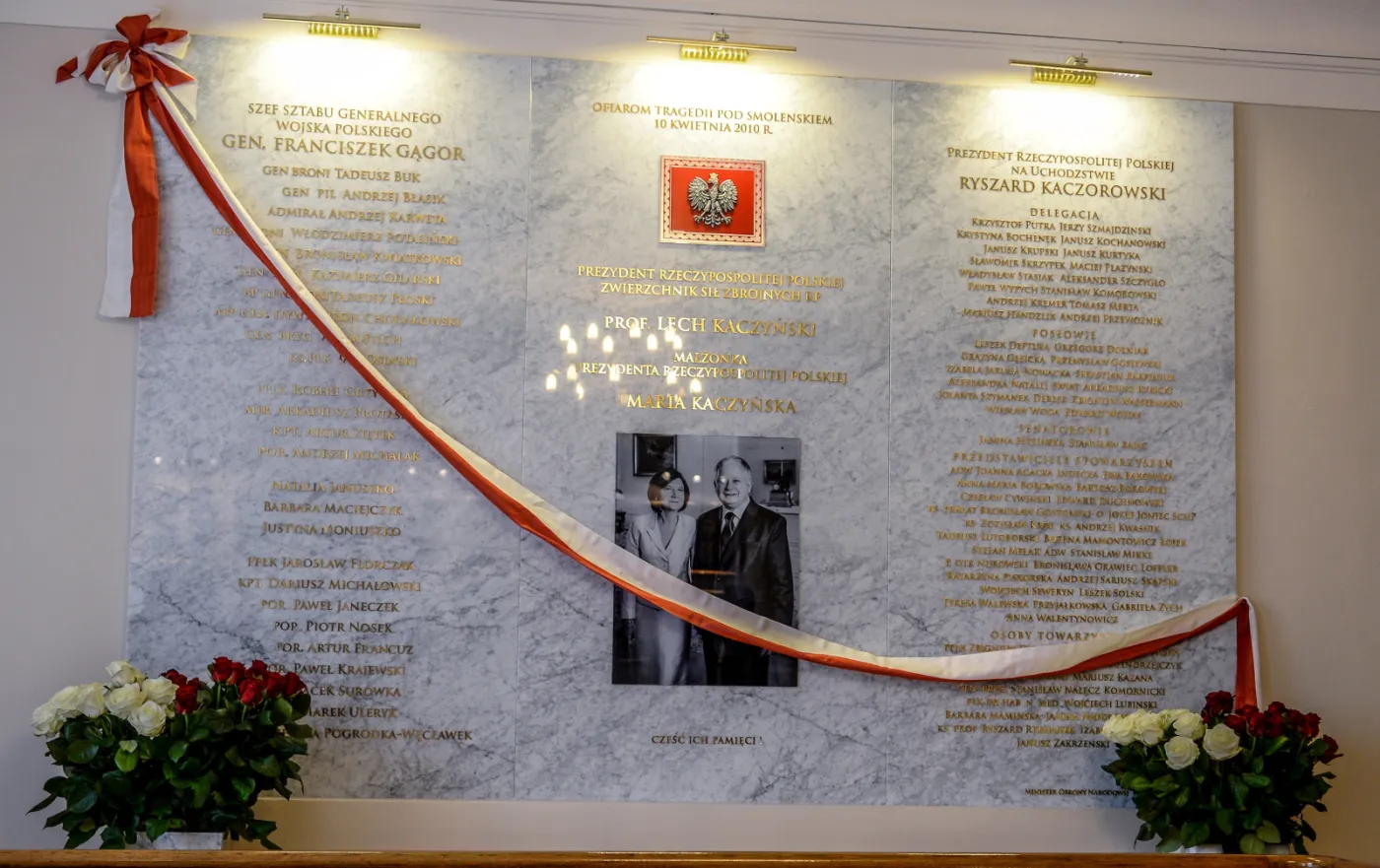 W MON odsłonięto tablicę upamiętniającą ofiary katastrofy smoleńskiej