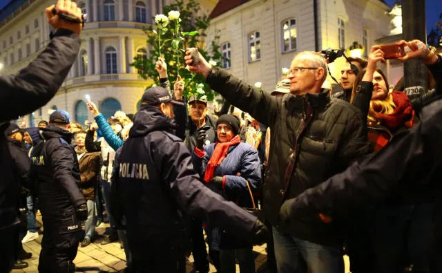 Śródmiejska policja bada, czy Frasyniuk naruszył nietykalność funkcjonariusza