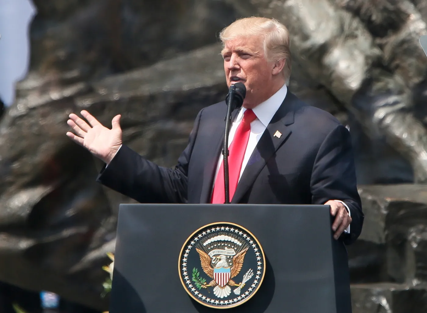 Co powiedział Donald Trump przy Pomniku Powstania Warszawskiego? [PRZEMÓWIENIE]