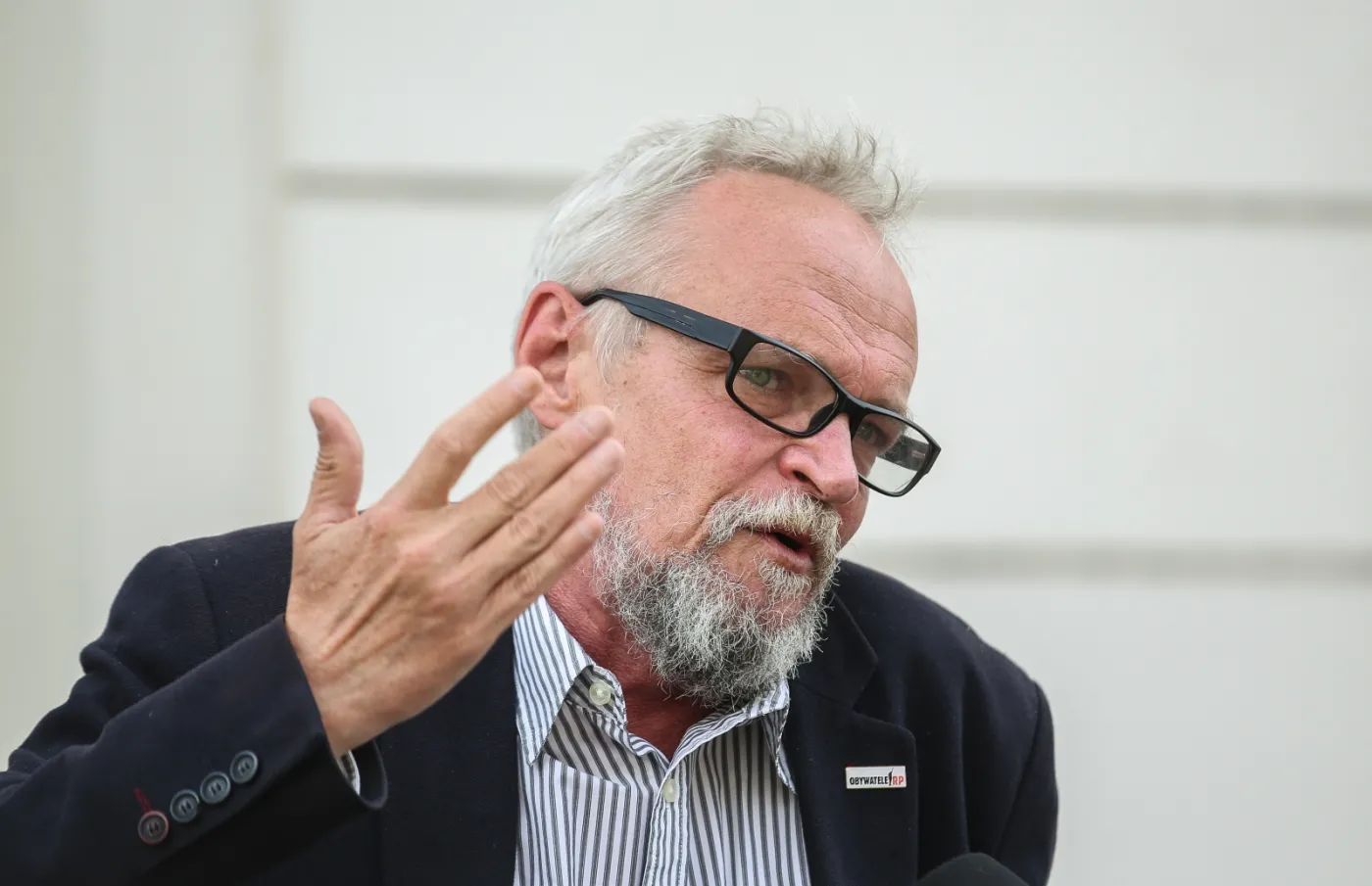 Lider Obywateli RP Paweł Kasprzak podczas konferencji prasowej dotyczącej podsumowania kontrmiesięcznicy z 10 lipca 2017.