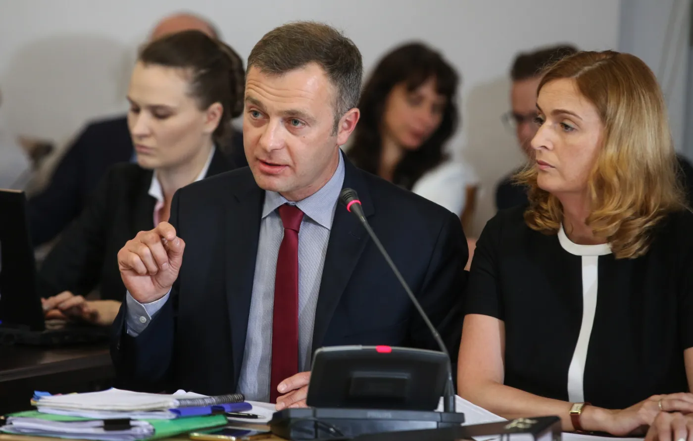 3019269-prawnicy-bartosz-przeciechowski.jpg