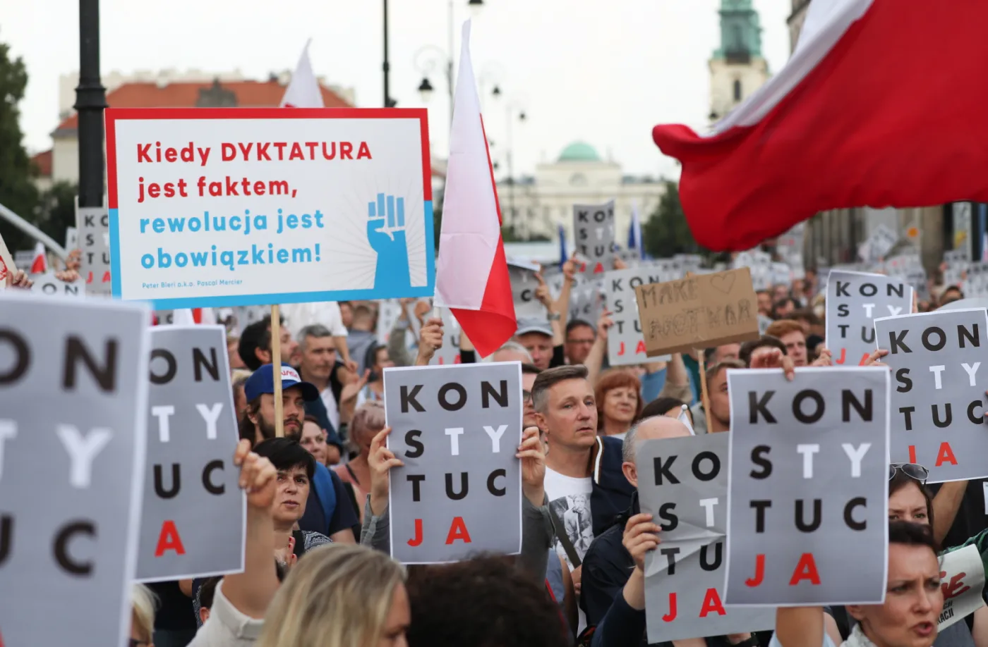 Sądne dni dla Andrzeja Dudy: Ile ustaw o sądach podpisze prezydent?