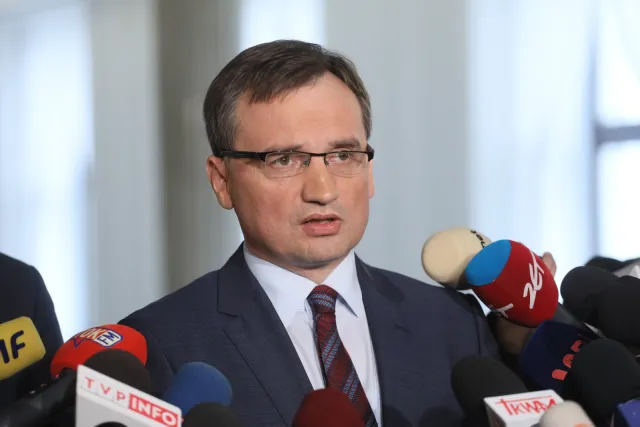Ziobro do Timmermansa: Proszę nie wypowiadać się z butą i arogancją o Polsce