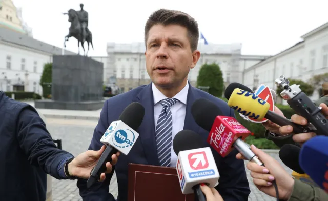 Petru o zakazie handlu w niedzielę: Pracę stracą "dziesiątki tysięcy" ludzi
