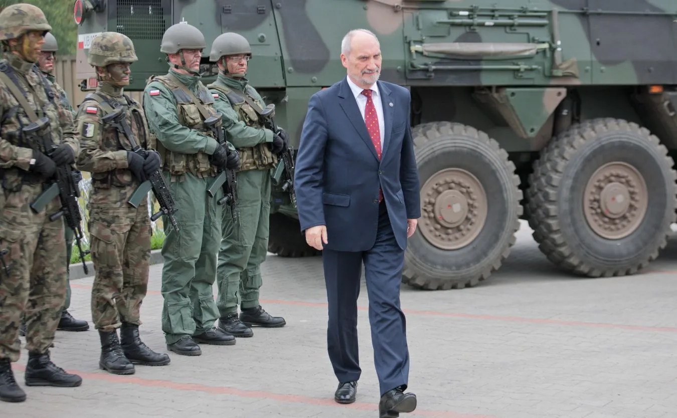 Macierewicz: Obrona wschodniej flanki przez NATO powstrzymuje Rosję