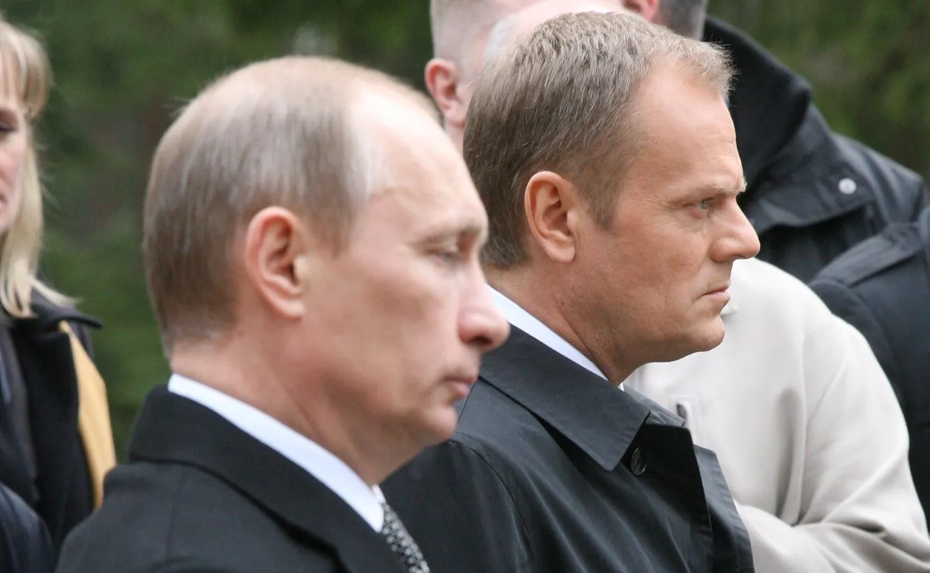 Jak Tusk oddał śledztwo Putinowi: Przez kilka tygodni po katastrofie smoleńskiej "Polska była bezwolnym wykonawcą rosyjskich poleceń"