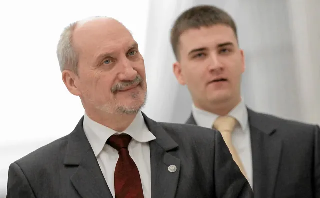 Batalia o CEK NATO: Ani Macierewicz nie w izolacji, ani byli dowódcy w więzieniu