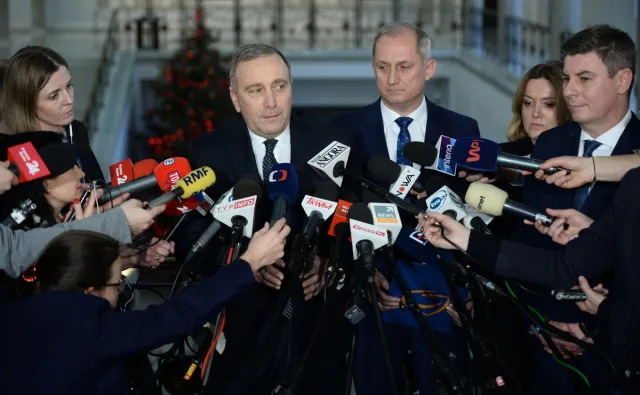 Schetyna: Trzeba ukarać posłów PO głosujących za odrzuceniem projektu "Ratujmy Kobiety 2017"