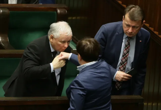 Błaszczak: Nocne wydarzenia na Wiejskiej to była próba drugiej nocnej zmiany