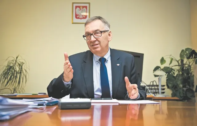 Szwed: Krótkoterminowe zatrudnianie cudzoziemców nie służy Polsce