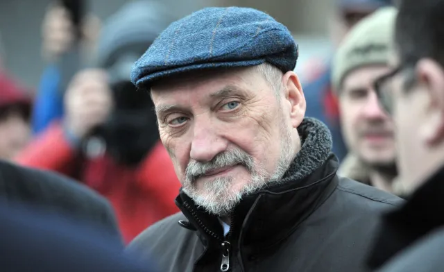 Lubicz: W drogowej kolizji uczestniczył samochód z Antonim Macierewiczem