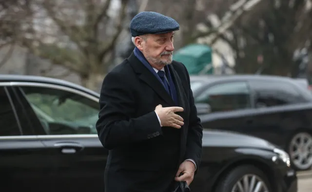 Macierewicz zarzuca Tuskowi zaniechanie m.in. ws. zwrotu wraku Tu-154M