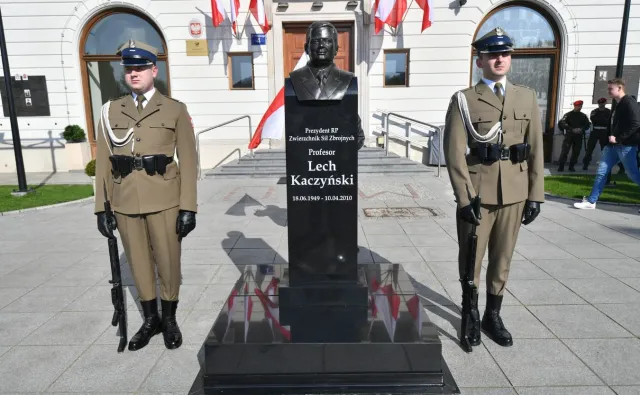 Podkomisja: W wyniku eksplozji m.in. w kadłubie konstrukcja Tu-154M została rozerwana