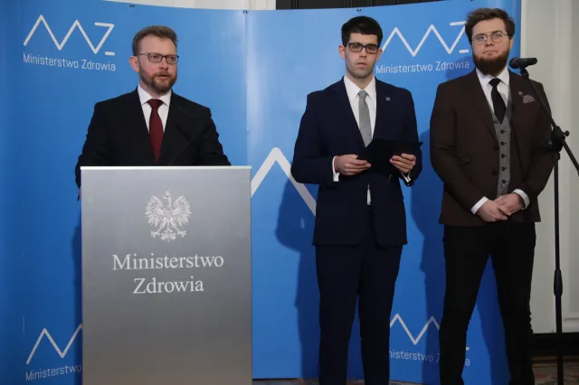 Jest porozumienie ministra zdrowia z rezydentami. Szumowski: Wzrost wynagrodzeń, ale czasowe zobowiązanie do pracy w Polsce
