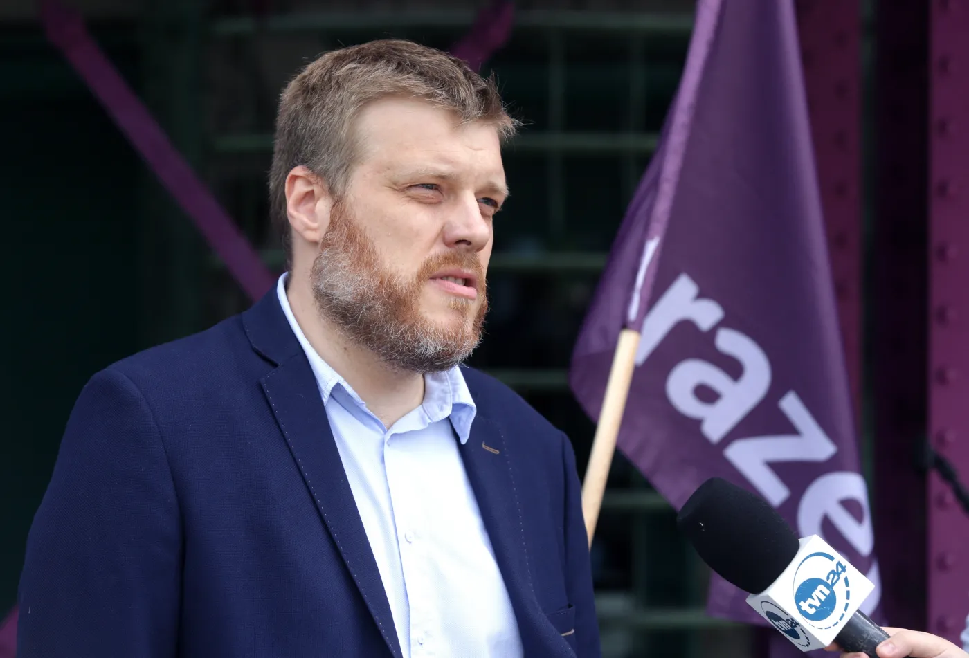 Wiceminister: Możliwa delegalizacja Partii Razem. Zandberg: Żenująca szopka