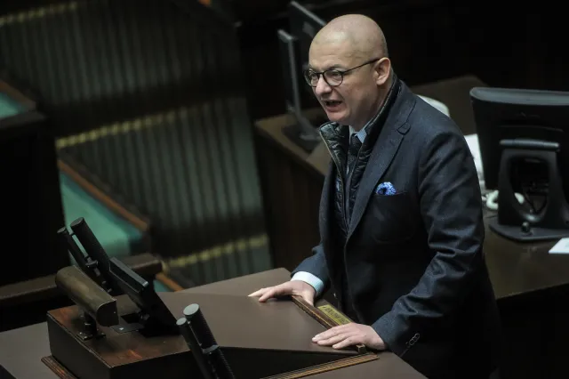 Esbeckie emerytury w Sejmie. Arłukowicz: Ustawa dezubekizacyjna zniszczyła życie "tysiącom ludzi"