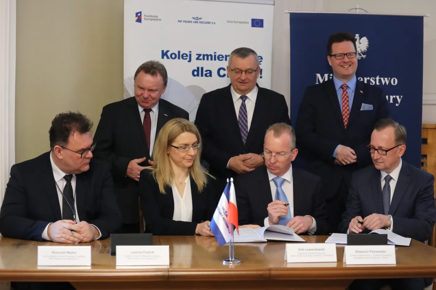 Adamczyk: PKP PLK podpisały umowy na łączność GSM-R za ponad 2 mld zł