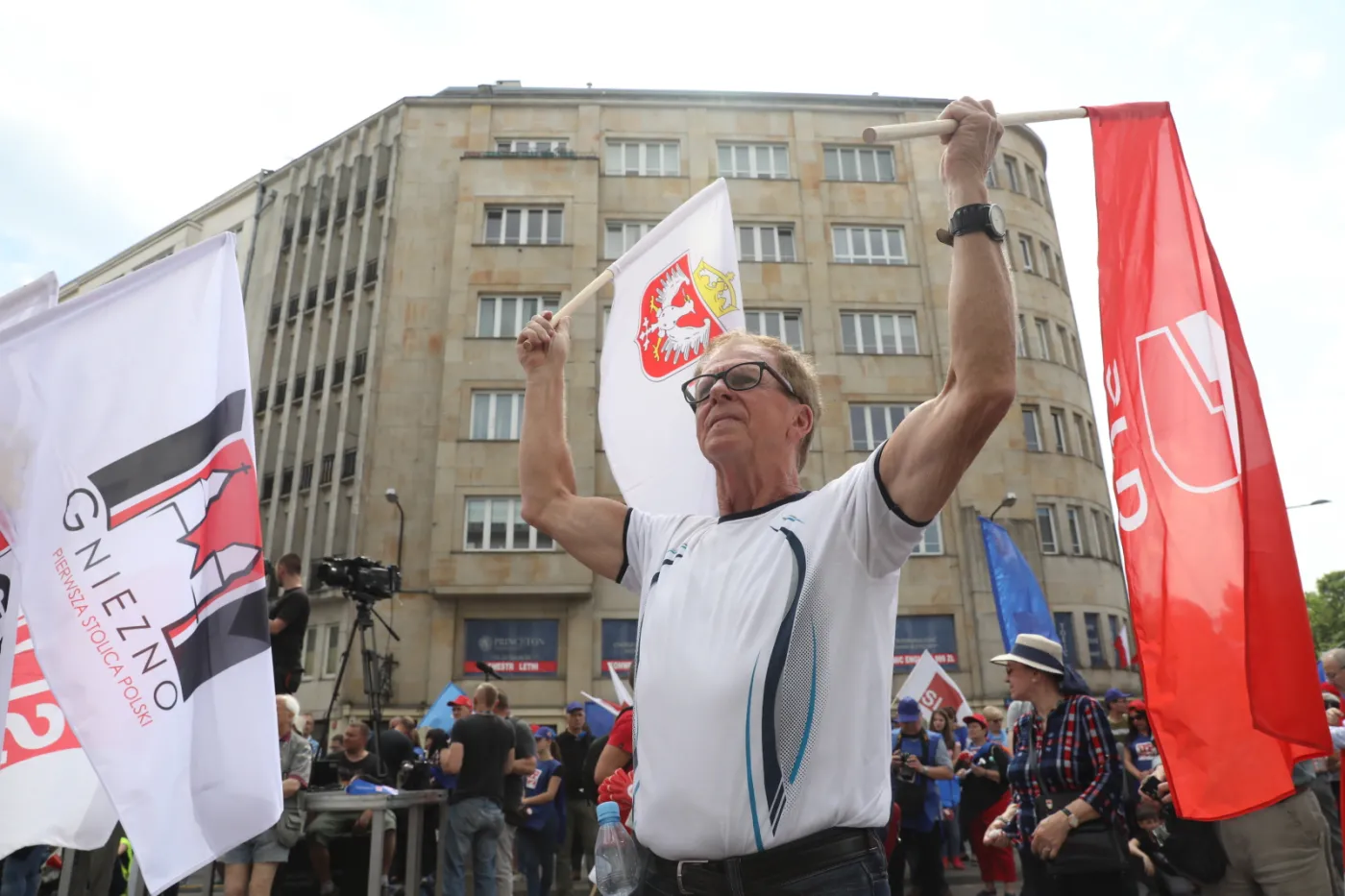 Rozpoczął się wiec OPZZ pod hasłem "Polska potrzebuje wyższych płac"